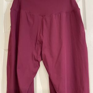 Oalka yoga joggers; wine colored. Very good condition. Size XL.